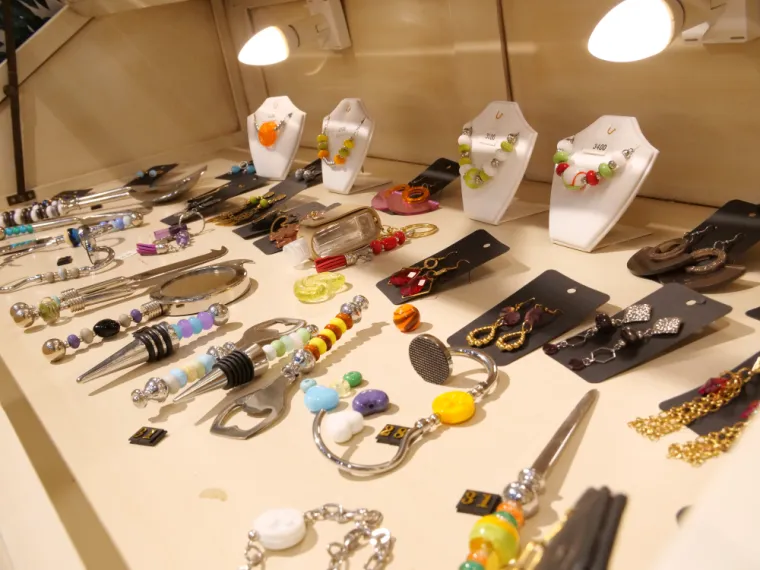 Bijoux et accessoires en perles de verre filées au chalumeau